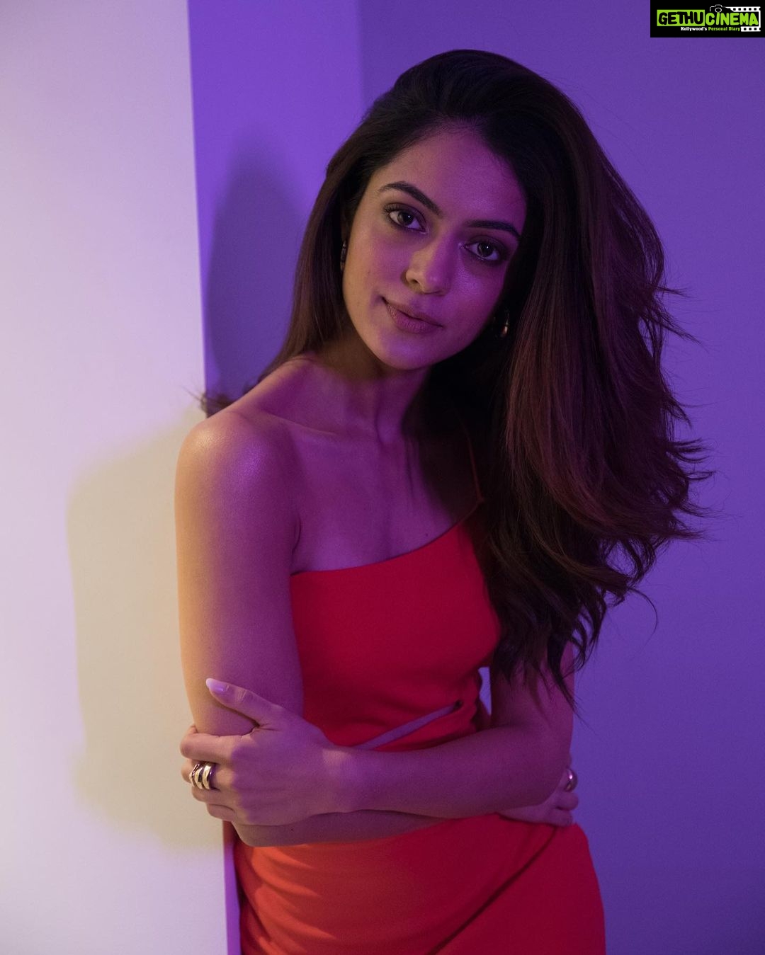 Anya Singh Instagram - 👩🏼🦰 💄- @makeupwali 👗 - @khyatibusa