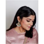 Aparna Balamurali Instagram - The details ✨ Styled by @shravyavarma Outfit - @raw_mango Jewellery- @pradejewels PC - @kiransaphotography HMU - @prakatwork #styledbyshravyavarma Chennai, India