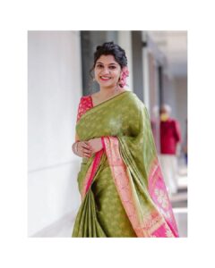 Aparna Balamurali Instagram - Thank you my darling @reshmi_.sreedharan for making me look my best❤️ Make up : @reshmi_.sreedharan @touchbysire Pic 1 : @shabeerzyed_photography Pic 2 : @lightsoncreations Saree from my favourites @margazhidesigns ✨ Styling : @soorajskofficial 🤩 Hyatt Regency Thrissur