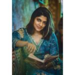 Aparna Balamurali Instagram - 💙 Captured and edited by : @nikhilsurendran__ Outfit courtesy : @hydrangea_designers Shoot Coordination : @reeltribe MUA : @_.srilakshmi.__ Edam Art Cafe & patisserie