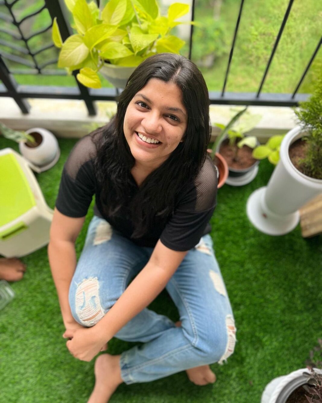 Aparna Balamurali Instagram - 🖤 PC : @themixandbrows_by_fathimajmal