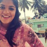 Aparna Balamurali Instagram - Ay Hairathe • Guru • One of my favourite songs by @arrahman , originally sung by @singerhariharana and @therealalkayagnik ❤️✨ #music Bangalore, India