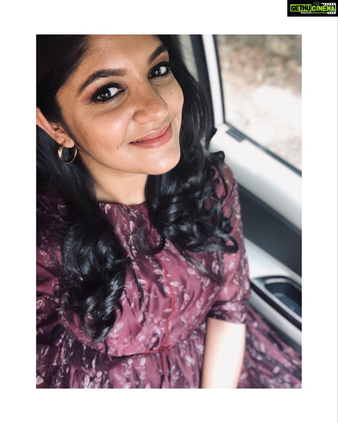 Aparna Balamurali Instagram - Loving my look today for the inaugration of @ivana.golds in nenmanda. Thankyou @swasti_by_shanti for this super comfortable yet elegant costume.. and thankyou @themakeupboxx_, @shabnanasir and @sanaaasaleem for my perfect look! ❤️❤️❤️ More pictures will be coming up!