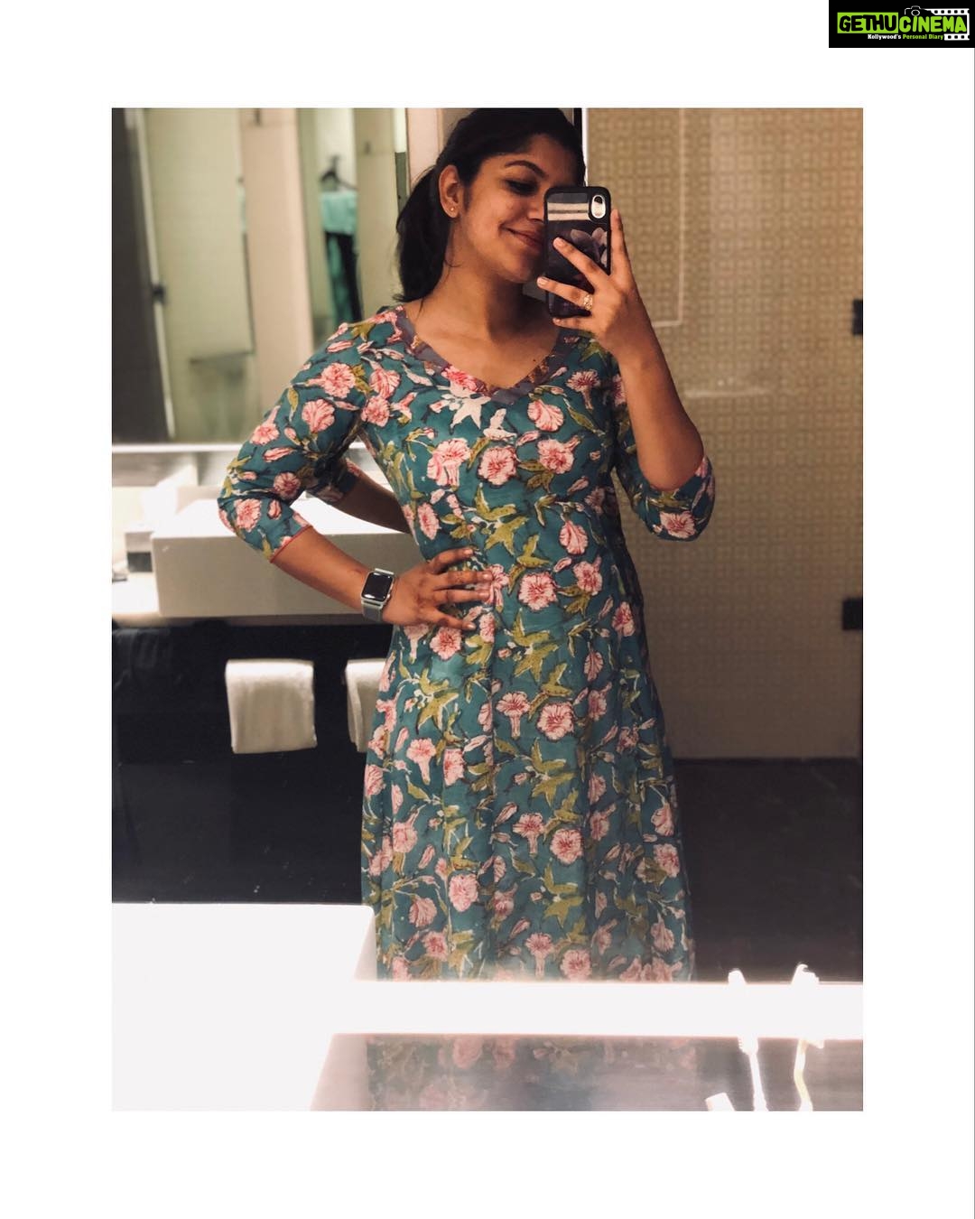 Aparna Balamurali Instagram - Wearing my favourite @jugalbandhi !! Floral and mul mul cloth is a deadly combination! Loving it! Park Hyatt Hyderabad