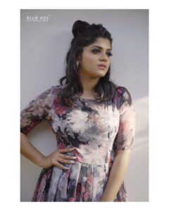 Aparna Balamurali Instagram - I dint go as planned, and that’s ok. Costume: @_taaishbeauty_ MUA: @theglamupstudio Styling: @vinduja_menonn Jutti: @juttilicious_by_jash Accessories: @kioraamorez Photography: @blur_weddings