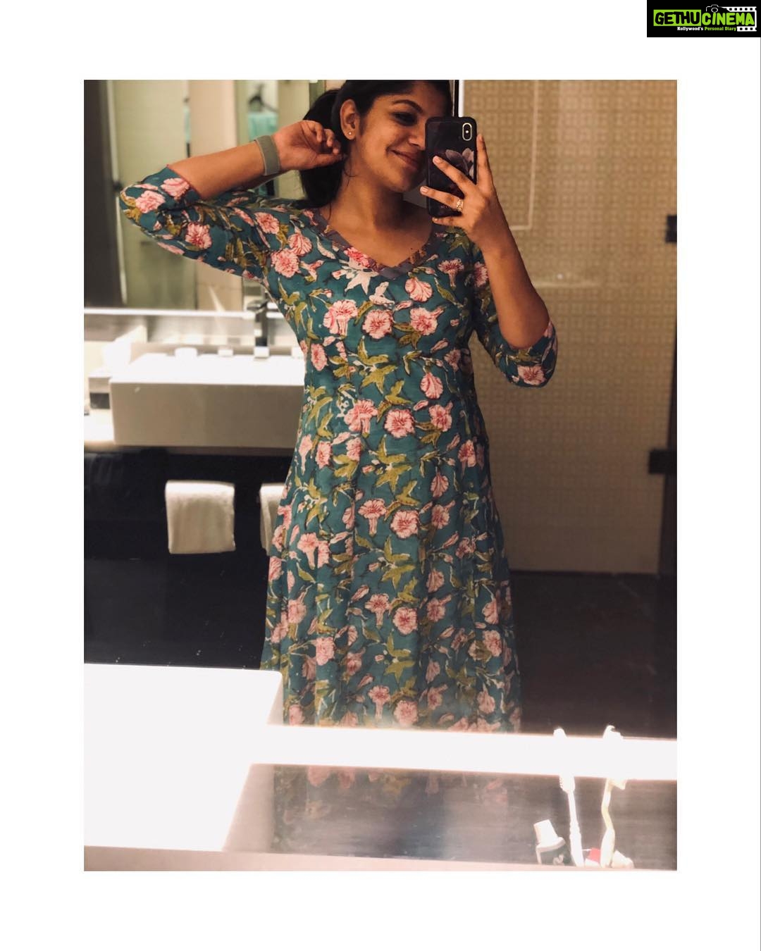 Aparna Balamurali Instagram - Wearing my favourite @jugalbandhi !! Floral and mul mul cloth is a deadly combination! Loving it! Park Hyatt Hyderabad