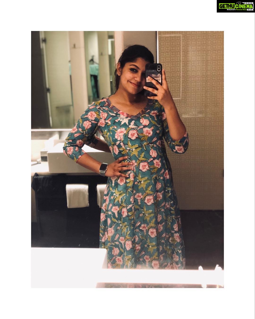 Aparna Balamurali Instagram - Wearing my favourite @jugalbandhi !! Floral and mul mul cloth is a deadly combination! Loving it! Park Hyatt Hyderabad