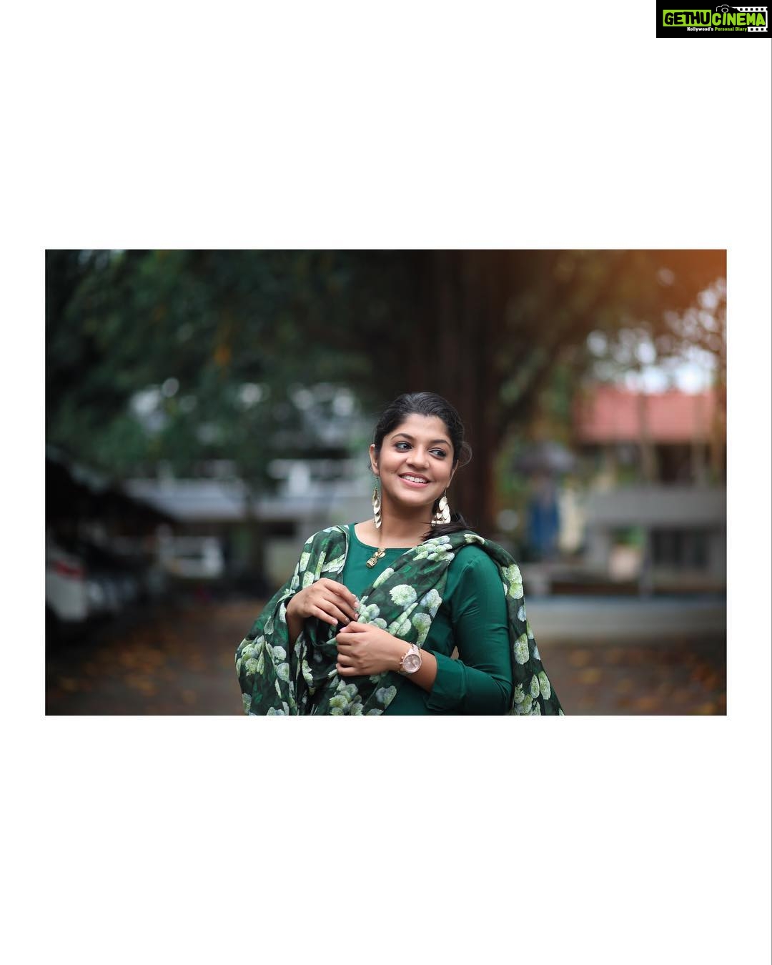 Aparna Balamurali Instagram - Coz you can never go wrong with green! 💚 Pc : @pranavraaaj a person who finds beautiful frames in any place you put him! 💕 Outfit: @crysalzz_mijununizar Accessories: one of my favourite birthday gifts from my girls @malavika.anand @aniee.thomas Kochi, India