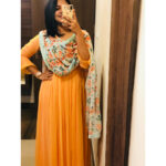 Aparna Balamurali Instagram - It was a pleasure to wear @macawz_designs for the inaugration of the most prestigious Anna Kitex group, perinthalmanna. And accessorised by my favourite @pradejewels 🧡 #florals #favouritecolor Perintalmanna