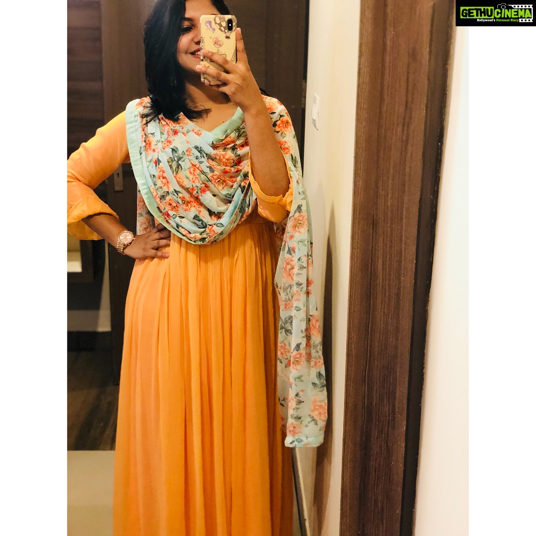 Aparna Balamurali Instagram - It was a pleasure to wear @macawz_designs for the inaugration of the most prestigious Anna Kitex group, perinthalmanna. And accessorised by my favourite @pradejewels 🧡 #florals #favouritecolor Perintalmanna