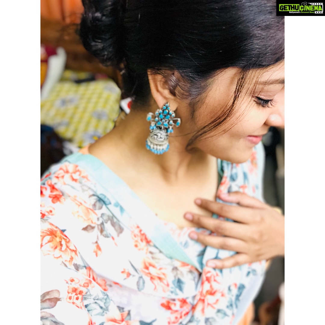 Aparna Balamurali Instagram - It was a pleasure to wear @macawz_designs for the inaugration of the most prestigious Anna Kitex group, perinthalmanna. And accessorised by my favourite @pradejewels 🧡 #florals #favouritecolor Perintalmanna