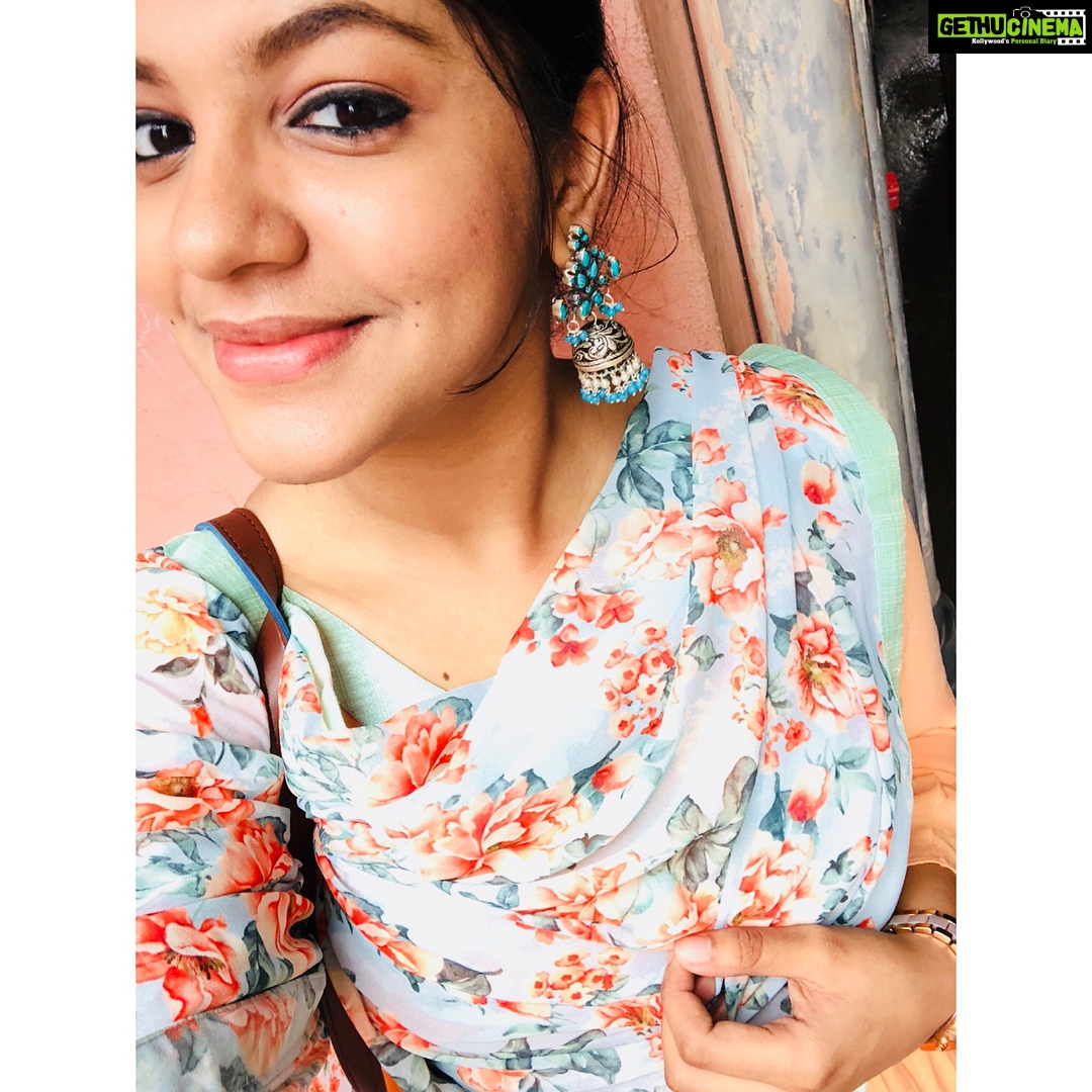 Aparna Balamurali Instagram - It was a pleasure to wear @macawz_designs for the inaugration of the most prestigious Anna Kitex group, perinthalmanna. And accessorised by my favourite @pradejewels 🧡 #florals #favouritecolor Perintalmanna