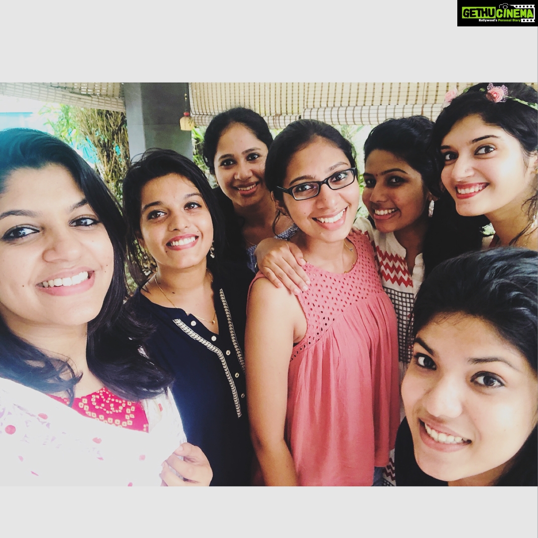 Aparna Balamurali Instagram - One more year younger! Happy birthday malubaby! We love you. And next let’s celebrate your bridal shower🤞🤣 Cheers to this amazing girlgang! #malubirthday #bff #girlthings #girlpower Kochi, India