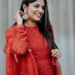 Aparna Balamurali Instagram - When @shemyofficial decided to cover me in a beautiful red outfit❤️❤️❤️ For our darling Kadee’s mehandi function !! Captured by: @sainu_whiteline Accessories: @meralda.jewels MUAH: @uptown_calicut Apollo Dimora Calicut