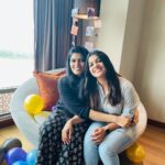 Aparna Balamurali Instagram - To one of the best days of my life❤️❤️ Thank you my darlings @silpak.i @pooojadev for making this happen❤️❤️ Thank you @grandhyattkochi for making the stay memorable ✨ Thank you all for the wonderful wishes🤗 #birthdaydoneright Grand Hyatt Kochi Bolgatty