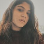 Aparna Balamurali Instagram - @pournami_mukesh_photography ❤️✨ Wearing : @__go_girl__ ✨ #virtualphotoshoot #facetime Home