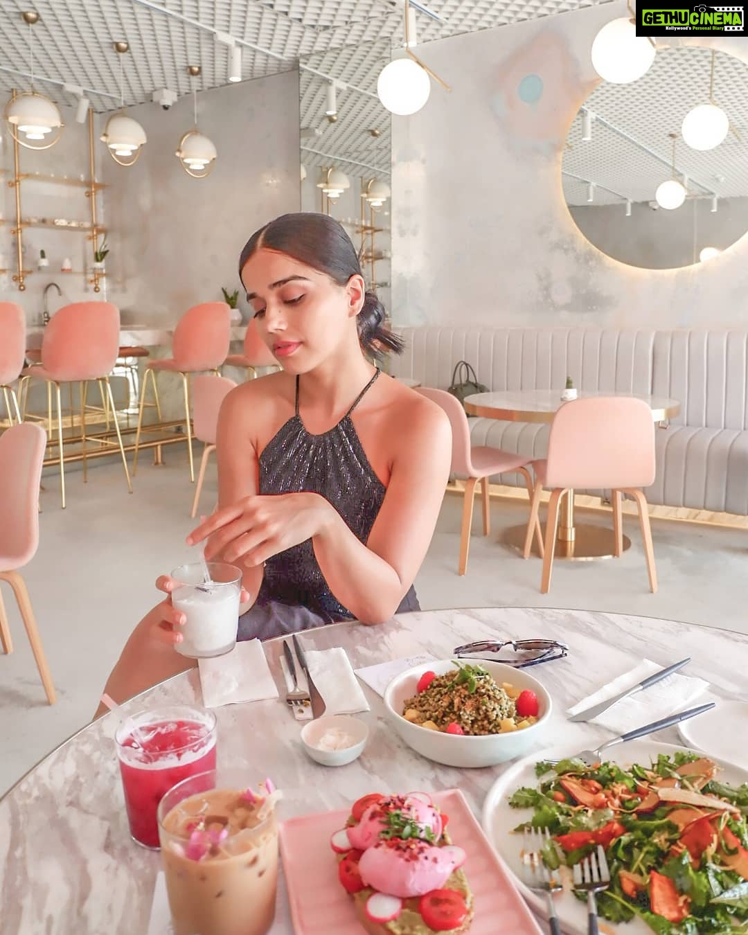 Aparnaa Bajpai Instagram - When there's good food, ambience camera and photographers; what's the harm in a pose or two. We all channeling our inner divas for an unpaid cover shoot for an unnamed magazine, actually unreal💃🎉 #travel #traveller #mytravelstories #glocalchild Cue