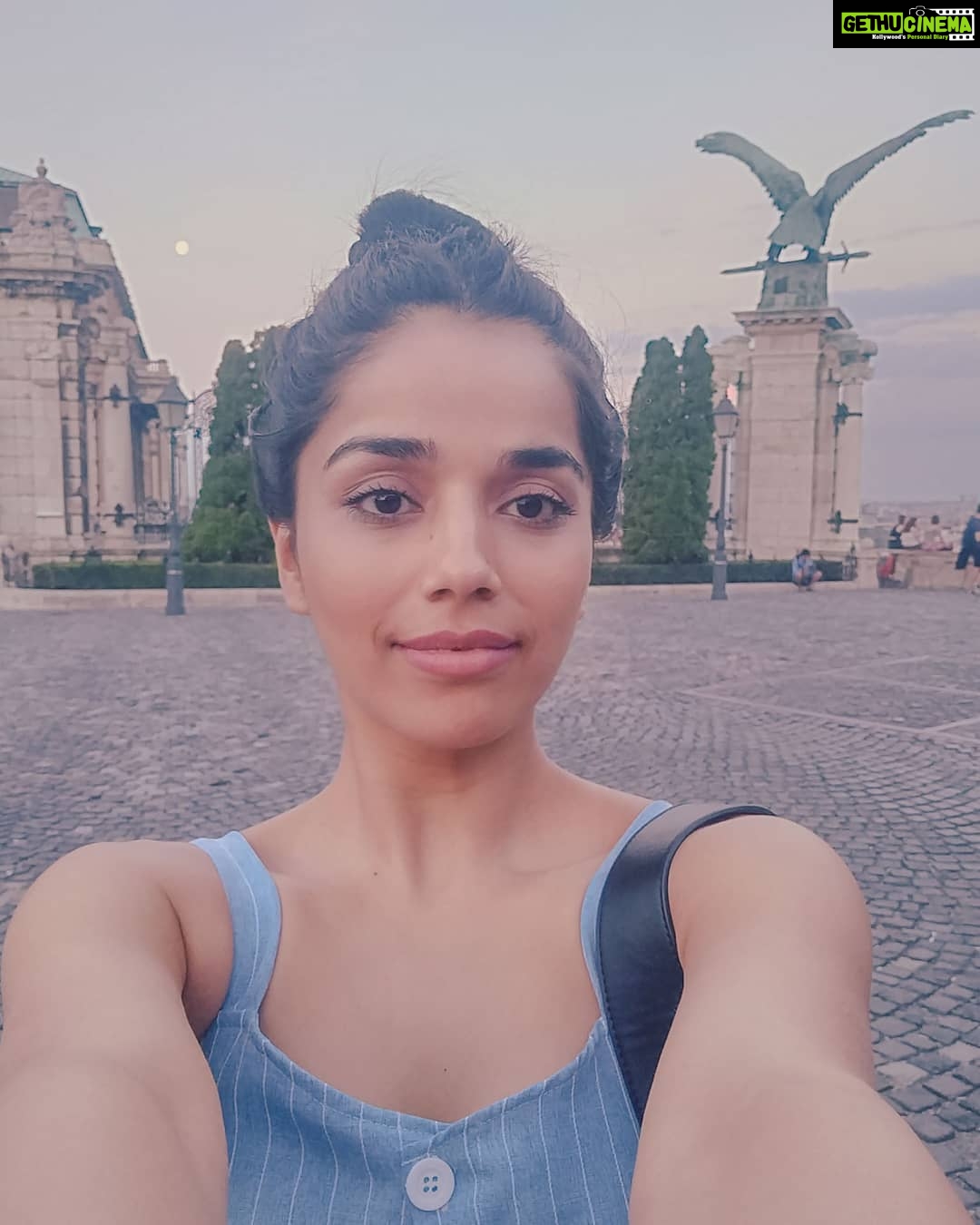 Aparnaa Bajpai Instagram - Have you ever followed the moon as a kid or gotten excited thinking it's chasing you?! #selenophile #travel #glocalchild #budapest #hungary Castle Hill District, Budapest