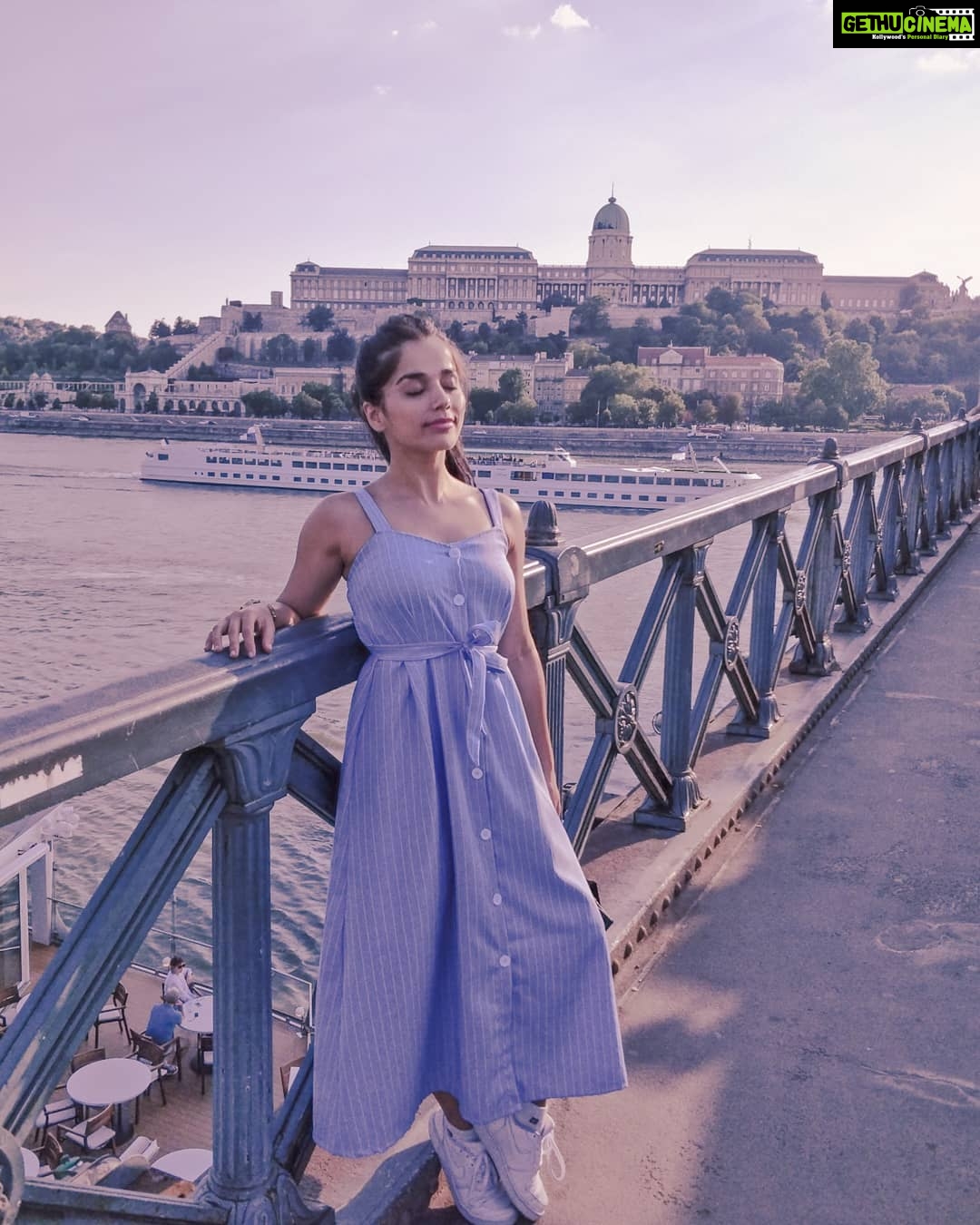 Aparnaa Bajpai Instagram - 💙 #travel #glocalchild #budapest #hungary Budapest, Hungary