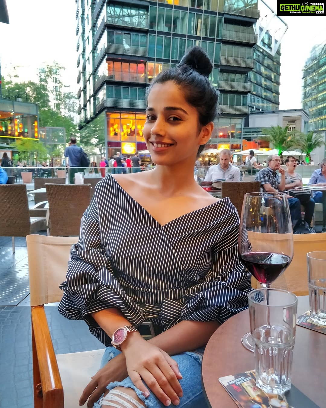Aparnaa Bajpai Instagram - Ate so much!!!! Stuffed till the eyes, that's why they are so puffy🤣 #berlin #germany #travel #traveller #glocalchild #goglocal🌍 Potsdamer Platz Berlin