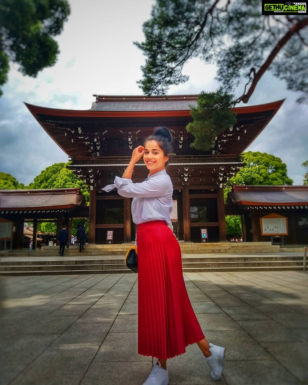 Aparnaa Bajpai Instagram - Caption please!? ❤️❤️❤️ #🇯🇵 #tokyo #japan #travelstyle #meijishrine #traveller #goglocal🌍 #glocalchild Tokyo Meiji Jingu Shrine