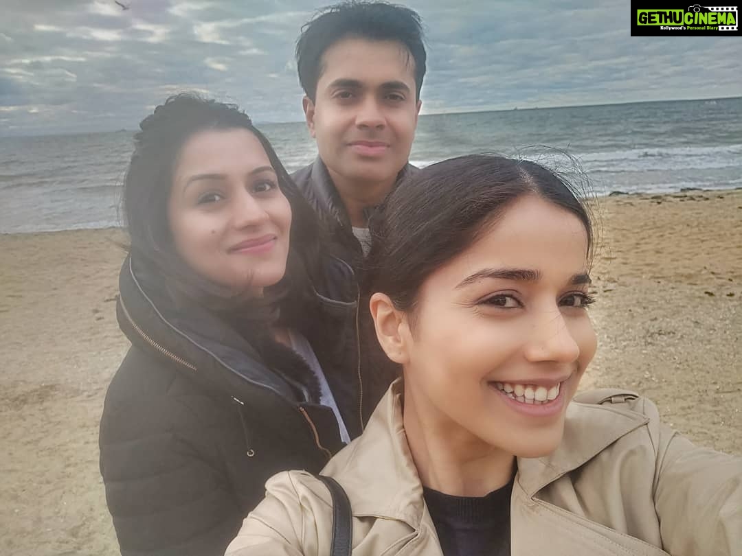 Aparnaa Bajpai Instagram - Favorite hosts❤️❤️ #melbourne #australia #travel #style #traveller #mytravelstories #glocalchild #goglocal🌍 Melbourne, Victoria, Australia