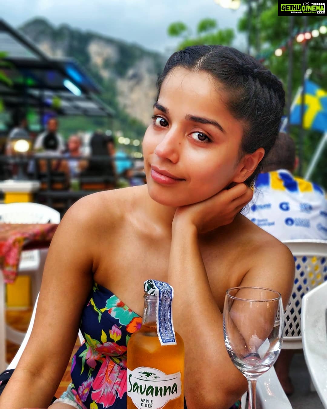 Aparnaa Bajpai Instagram - Vacation blues💦 #minivacation #krabi #hongisland #travel #style #traveller #mytravelstories #glocalchild #goglocal🌍 Krabi, Thailand