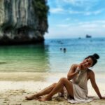 Aparnaa Bajpai Instagram – I-land on island 🌊
When the sky meets the sea.. It’s all so wonderful 💙💙💙
#krabi #hongisland #travel #style #traveller #mytravelstories #glocalchild #goglocal🌍 Ko Hong Island