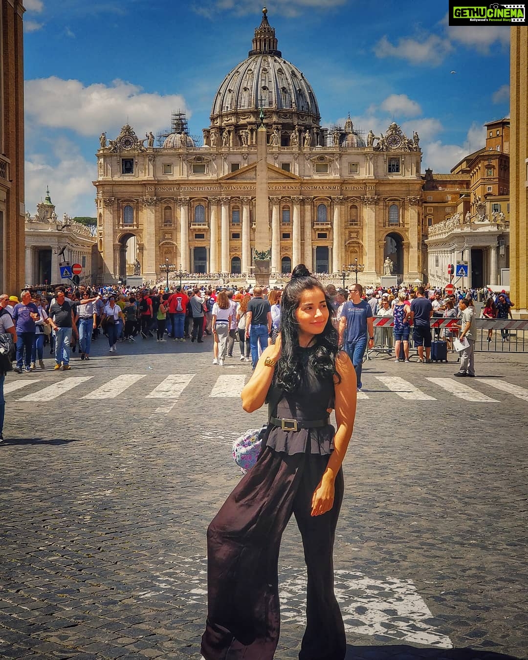 Aparnaa Bajpai Instagram - Smallest city in the world !! #vaticancity #italy #rome #travel #style #traveller #mytravelstories #glocalchild #goglocal🌍 Vatican City