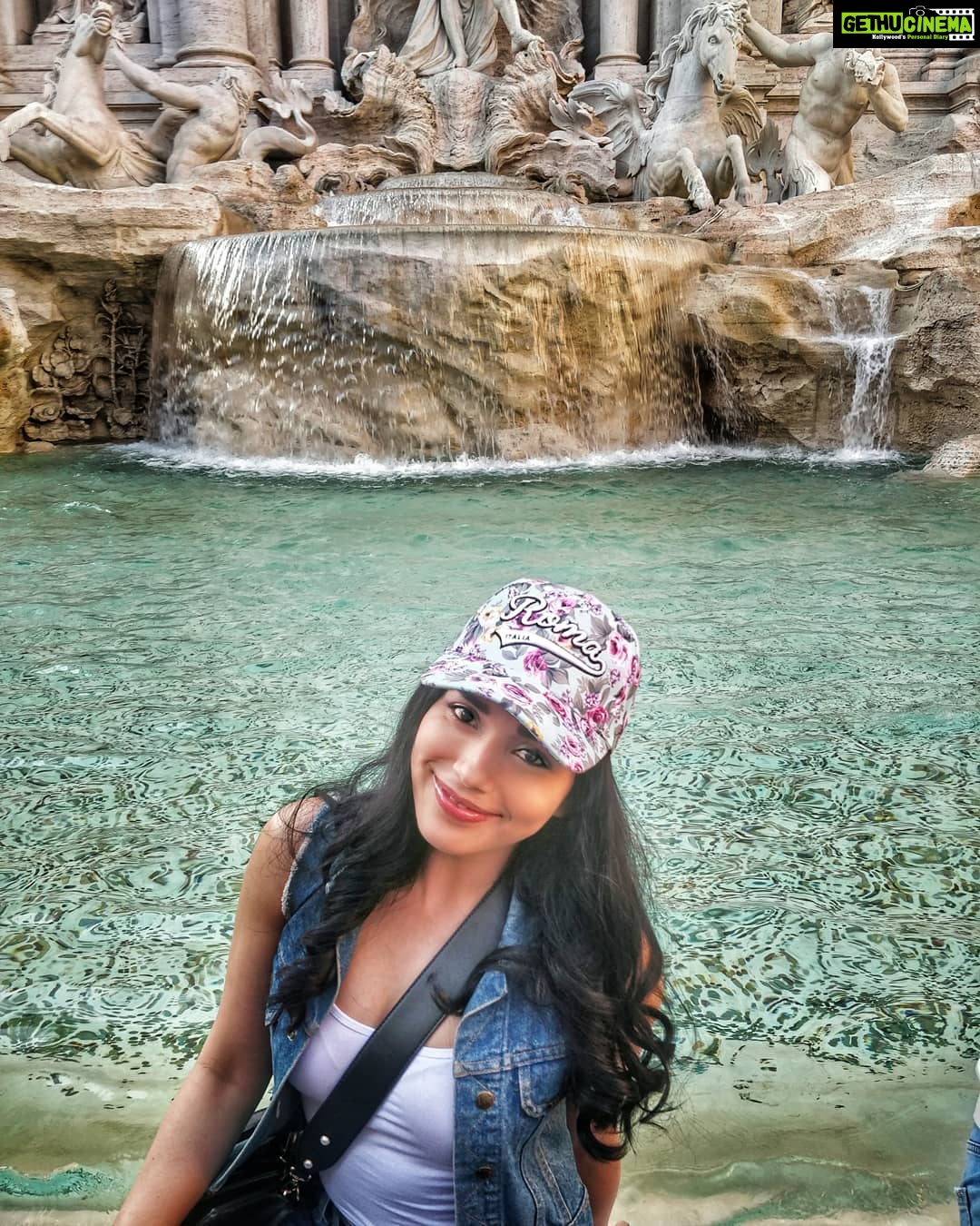 Aparnaa Bajpai Instagram - 💙Guess the city💙 #rome #italy #trevifountain #mytravelstories #travel #style #traveller #glocalchild #goglocal🌍 Trevi Fountain, Rome Italy