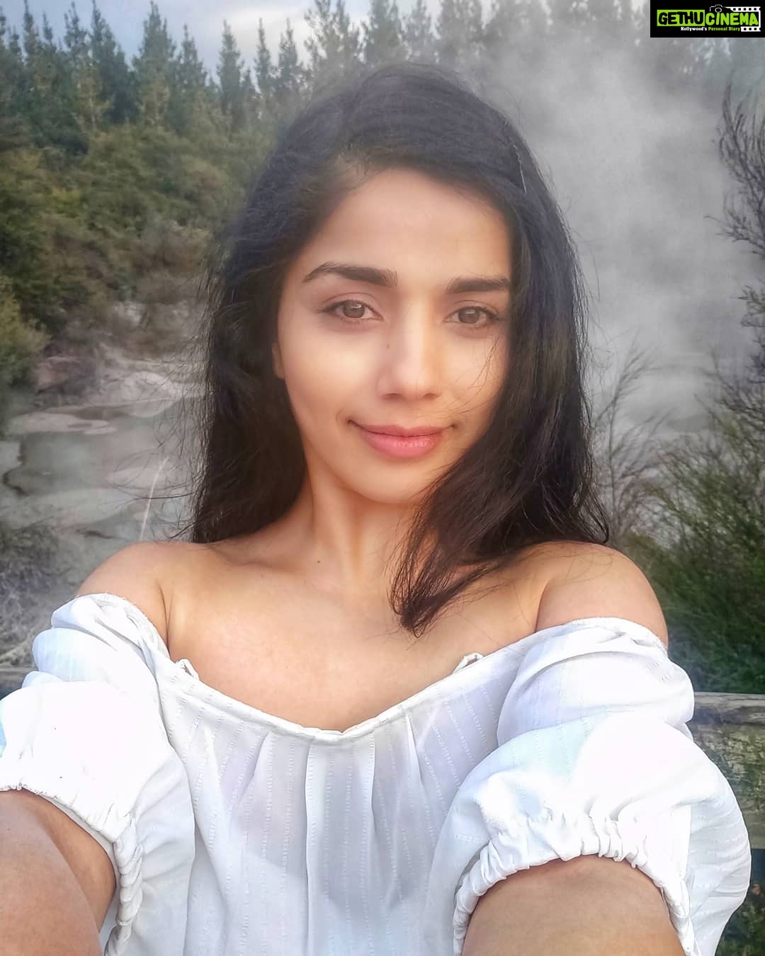 Aparnaa Bajpai Instagram - Stupefied by Nature! #auckland #newzealand #mytravelstories #travelstyle #roadtrip #travel #traveller #glocalchild #goglocal🌍 #rotorua Rotorua Thermal Mud Pools