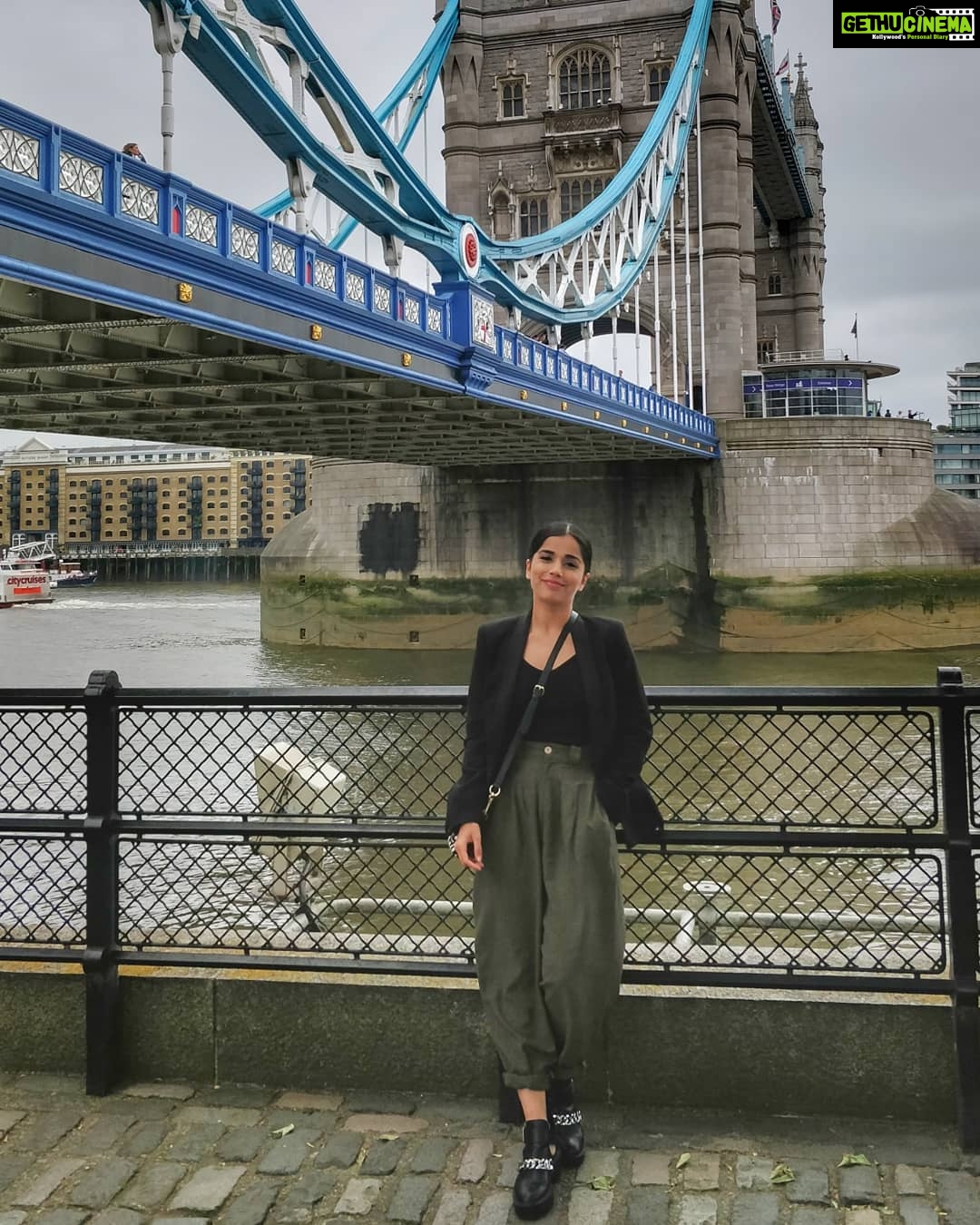 Aparnaa Bajpai Instagram - Namaste London 😋 #london #travel #style #traveller #mytravelstories #glocalchild #goglocal🌍 London, United Kingdom