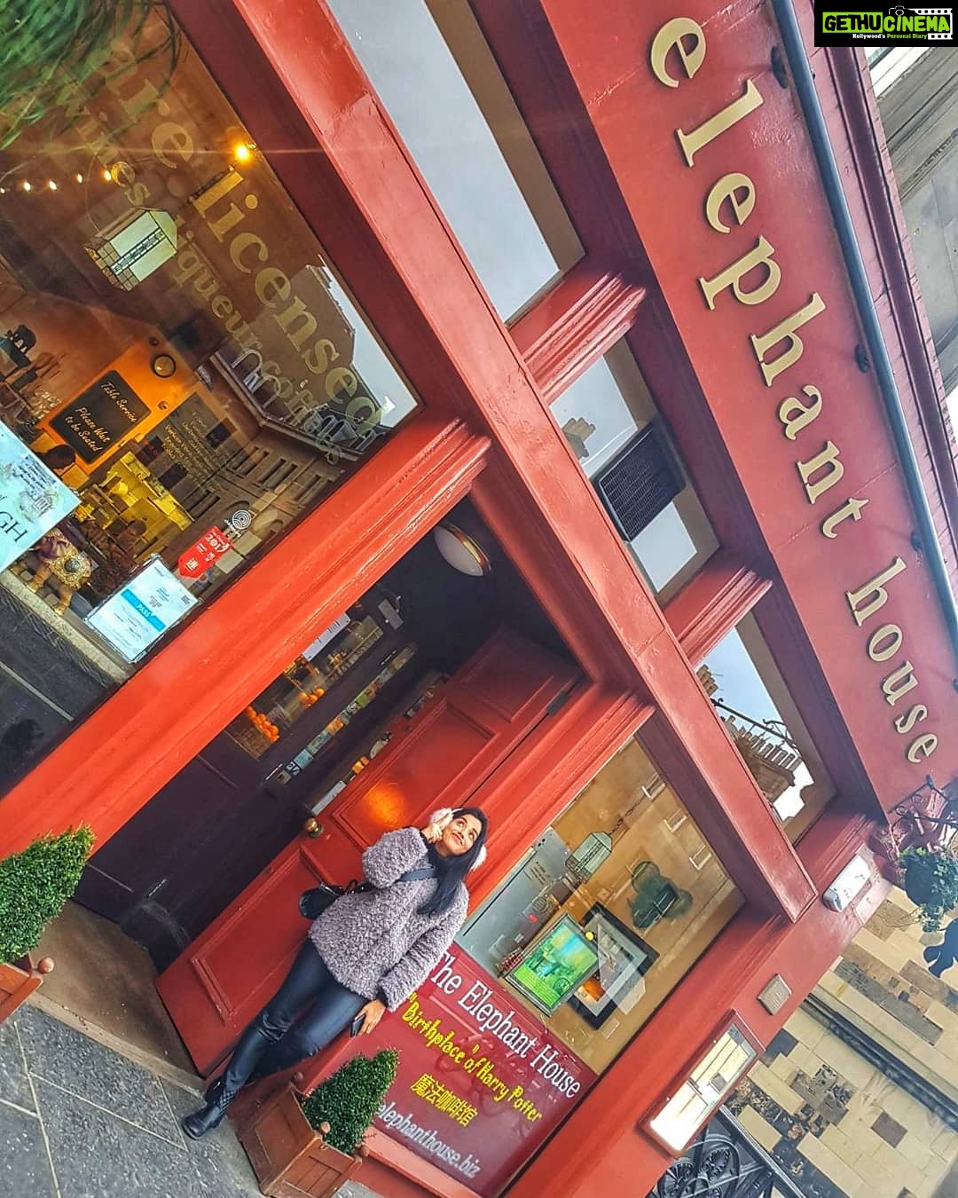 Aparnaa Bajpai Instagram - Because #harrypotter fanš¤ Thanks @kirti775 for introducing me to this place. #elephanthouse #edinburgh #scotland #travel #style #mytravelstories #travelblogger #glocalchild #goglocalš The Elephant House Edinburgh