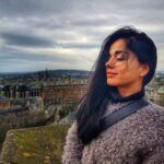 Aparnaa Bajpai Instagram - "Sometimes in the wind of change, We find our true direction" -anonymous #quotes #mytravelstories #travel #style #scotland #edinburgh #edinburghcastle #glocalchild #goglocal🌍 Edinburgh Castle