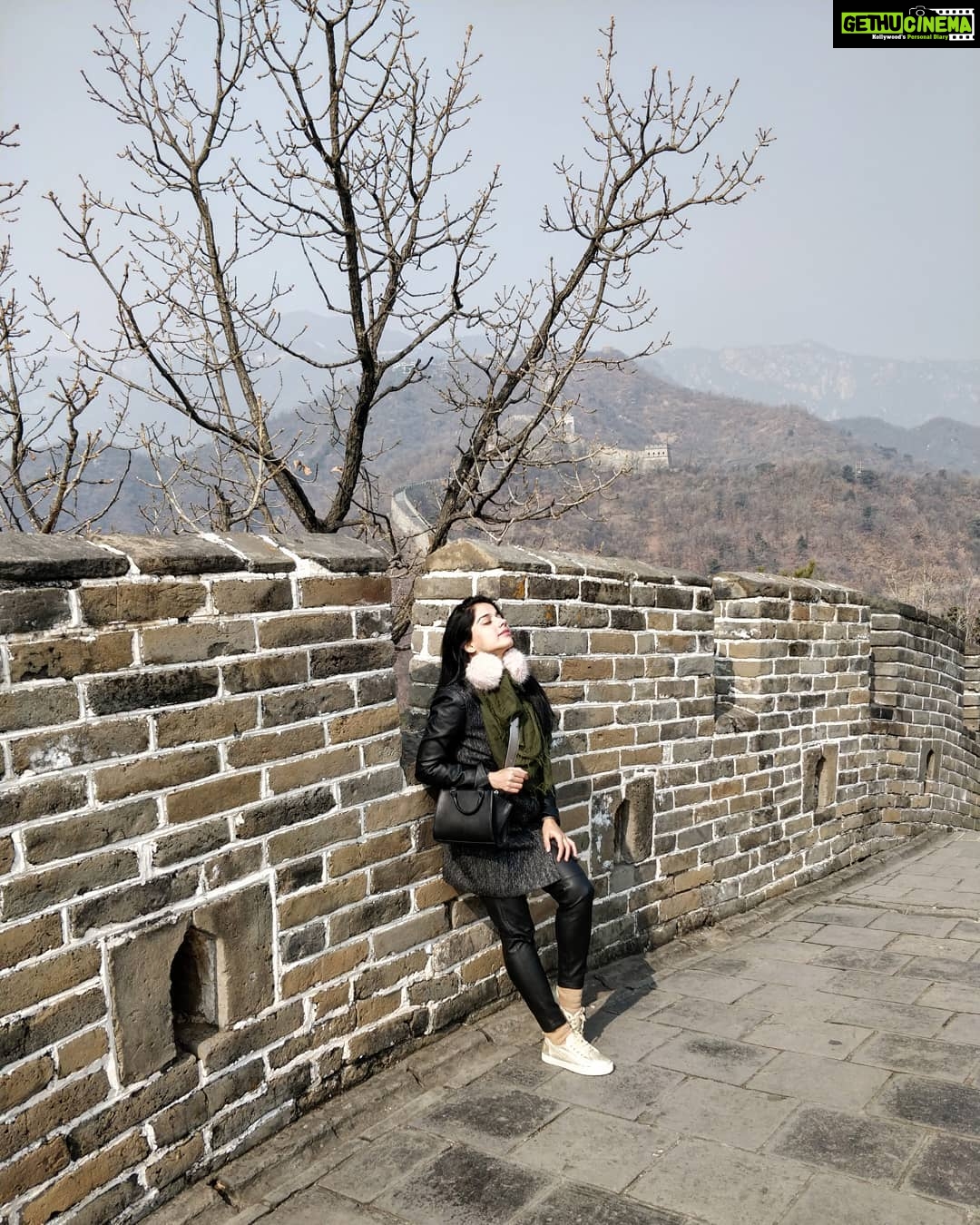 Aparnaa Bajpai Instagram - #📸 captured stored & will always be remembered!! #Beijing #china #travelstories #travel #style #greatwallofchina #glocalchild #goglocal🌍 Great Wall of China