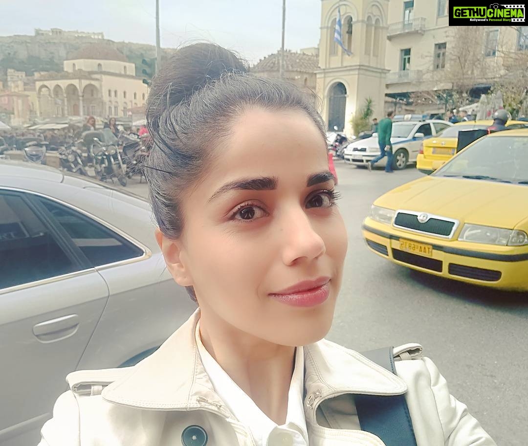 Aparnaa Bajpai Instagram - How, I can just walk and walk in this beautiful city😍🤩😍 #athens #greece #travelstories #travel #style #glocalchild #goglocal🌍 Athens, Greece