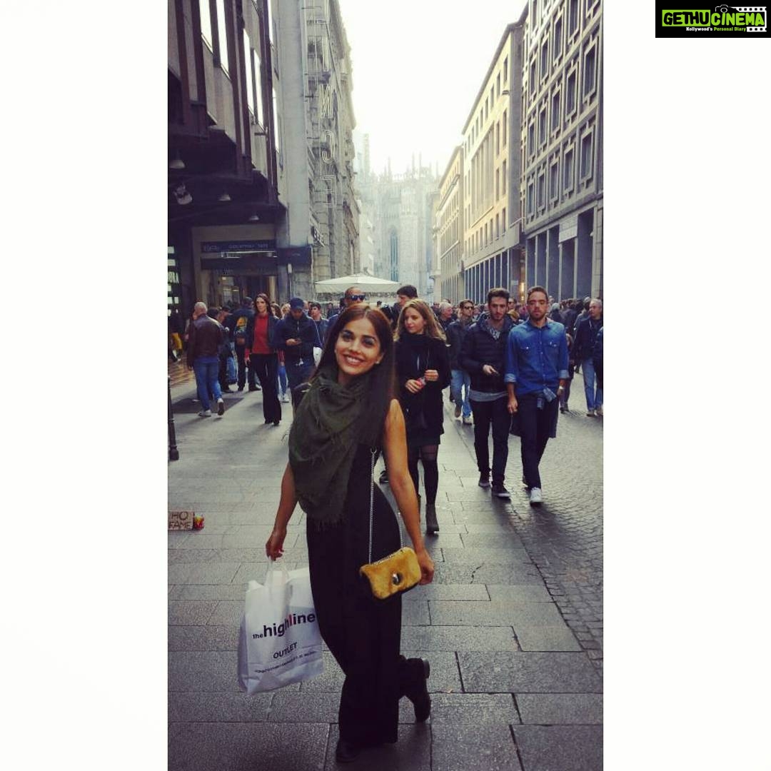 Aparnaa Bajpai Instagram - This is the place to shop. Lets go! Milano City
