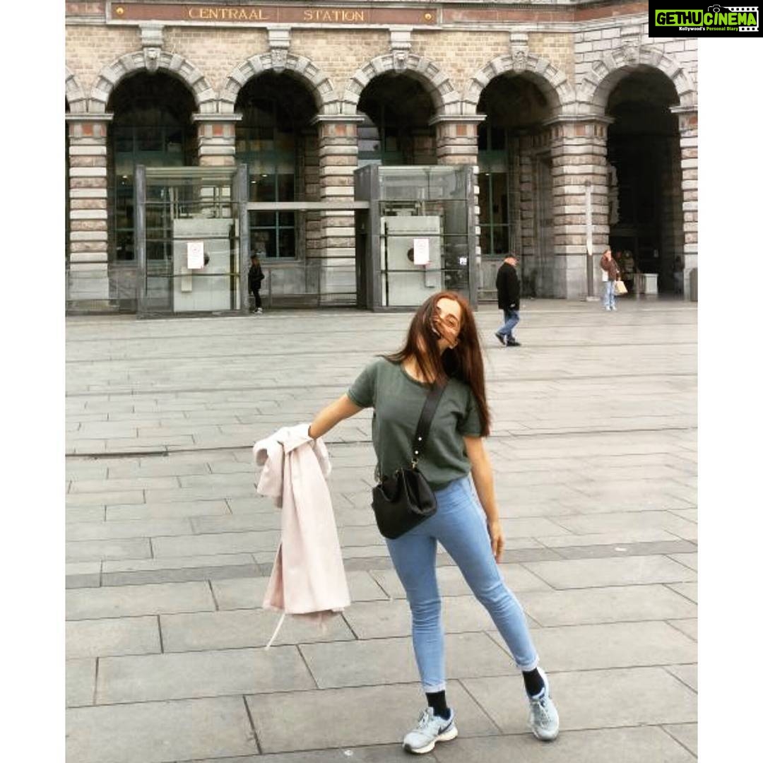 Aparnaa Bajpai Instagram - #happychild 👯 Antwerp, Belgium