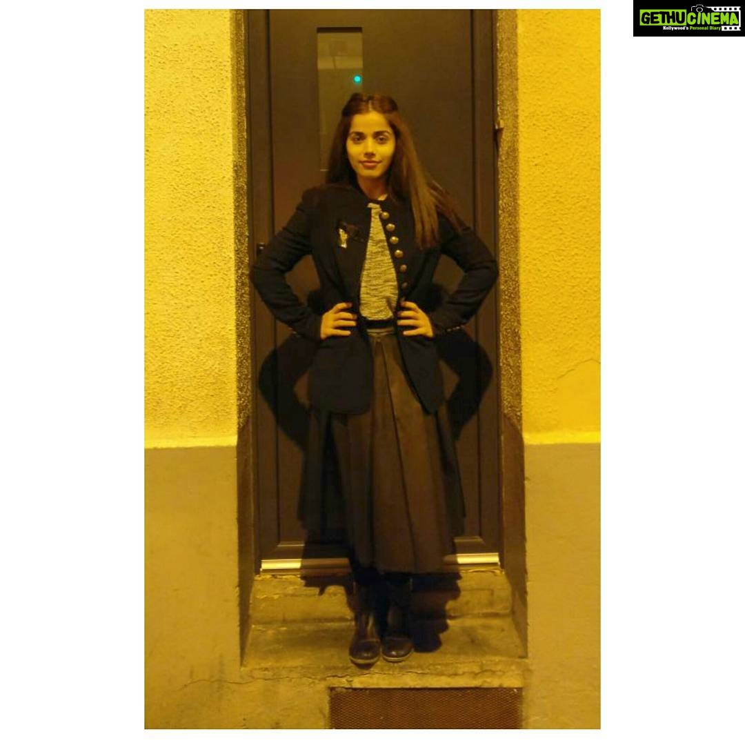 Aparnaa Bajpai Instagram - Midnight in Paris. #icantposeforshit Passage des Abbesses