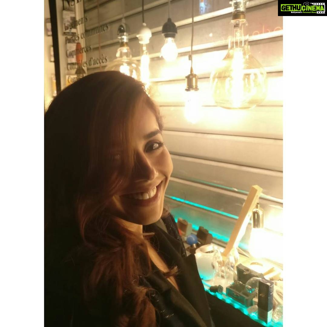 Aparnaa Bajpai Instagram - Sending a big smile, some love and light to all 😇 Montmartre