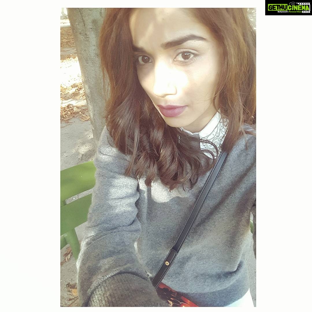 Aparnaa Bajpai Instagram - A sunny afternoon served with a dash of wind 🌞 Jardins Des Tuilleries, Paris