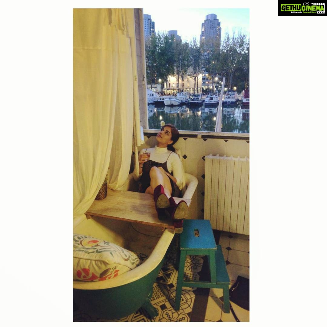 Aparnaa Bajpai Instagram - A very #breakfastattiffanys feeling while having Wine at Jaures'. #🍷 Jaurès