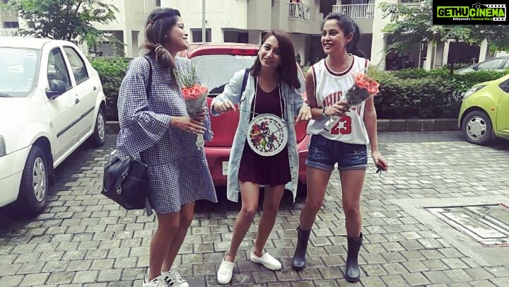 Aparnaa Bajpai Instagram - Woke up like this😂 I love you guys @dishapandey_official @kanikakotnala @kirti775