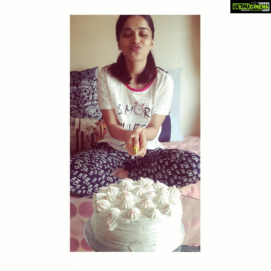Aparnaa Bajpai Instagram - I just wanna cut the cake👸 Hill Park (Maple Tower)