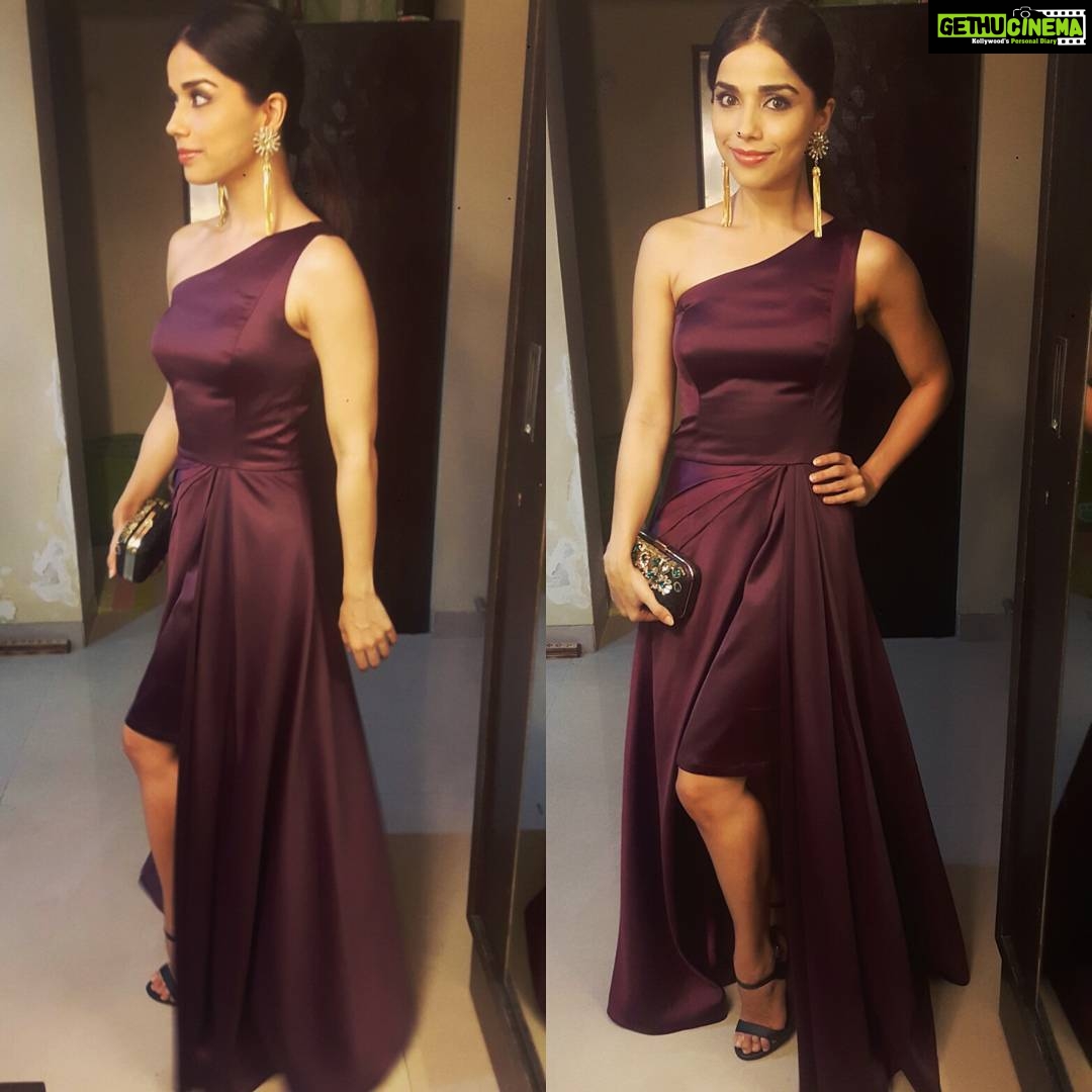 Aparnaa Bajpai Instagram - #aboutlastnight styled by @thestylingcompanyindia outfit by @thestylease Special shoutout to @kasheeshmalik @bharatg for making me feel like a goddess ❤❤❤❤❤❤❤❤ Hill Park (Maple Tower)