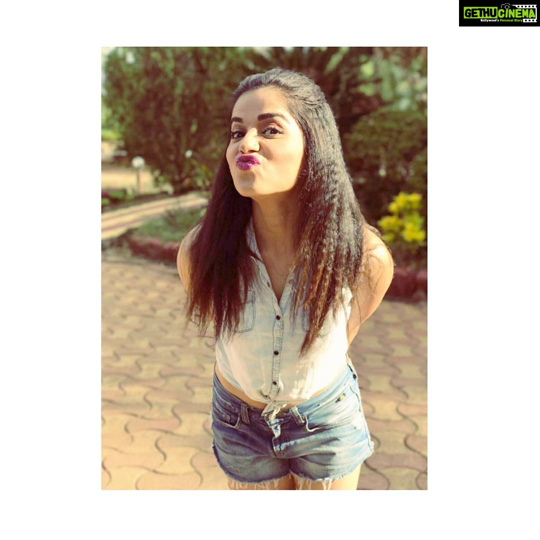 Aparnaa Bajpai Instagram - #poutingtogetthroughtheday Madh Island