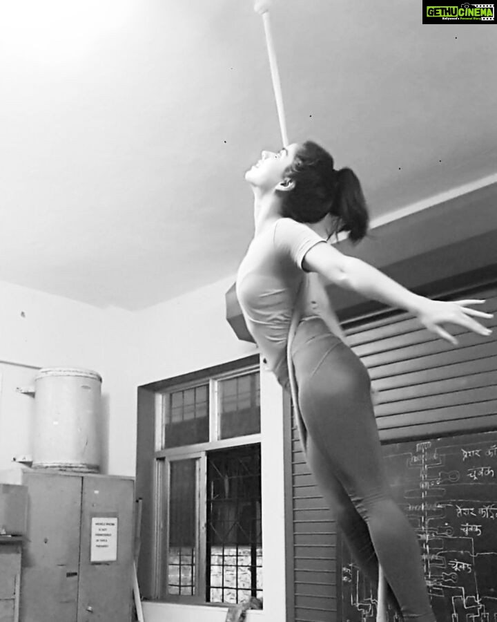 Aparnaa Bajpai Instagram - Goal: a smooth effortless rope malkhamb💪 #longwaytogo