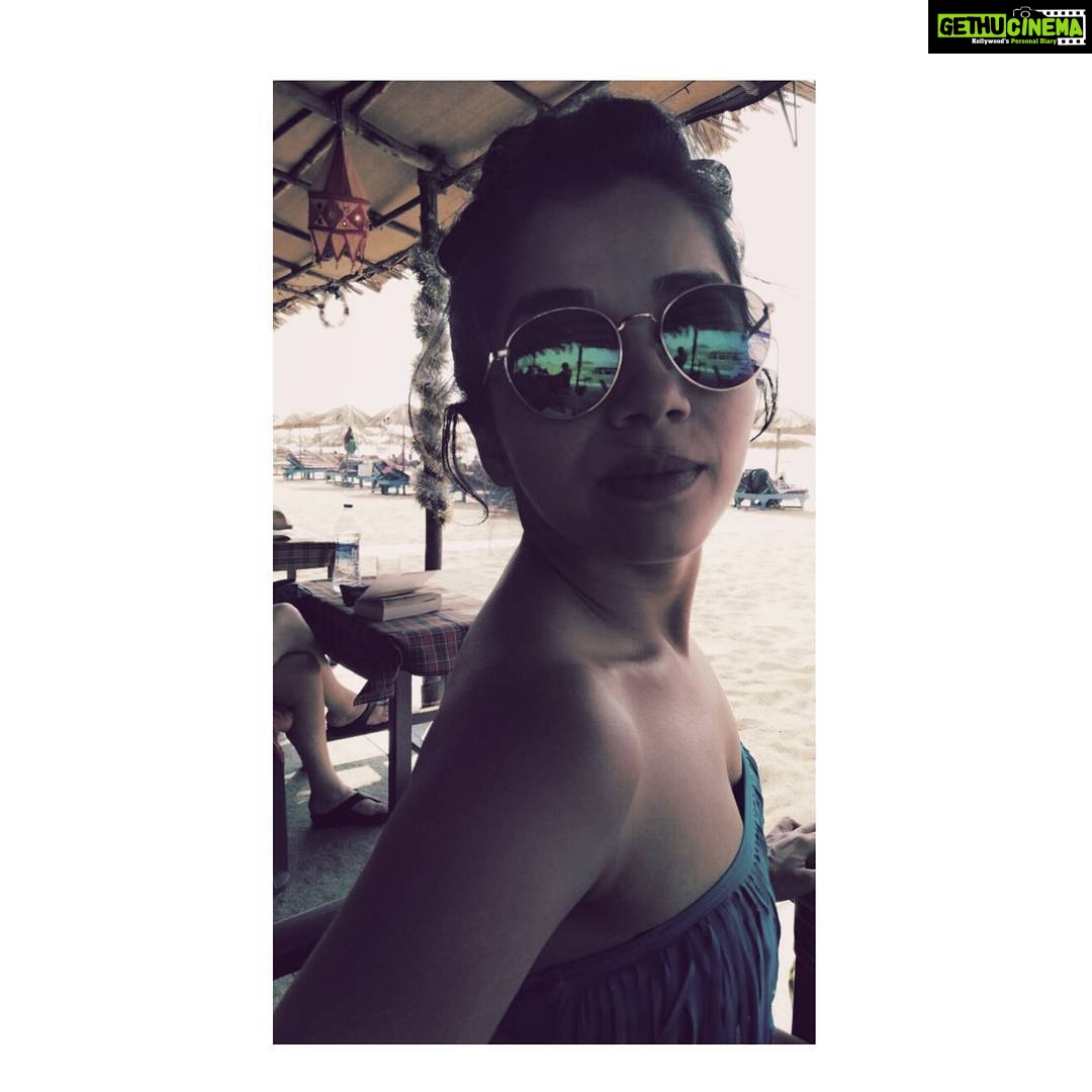 Aparnaa Bajpai Instagram - I see you! #verylatergram #clickedlastyear Goa, India