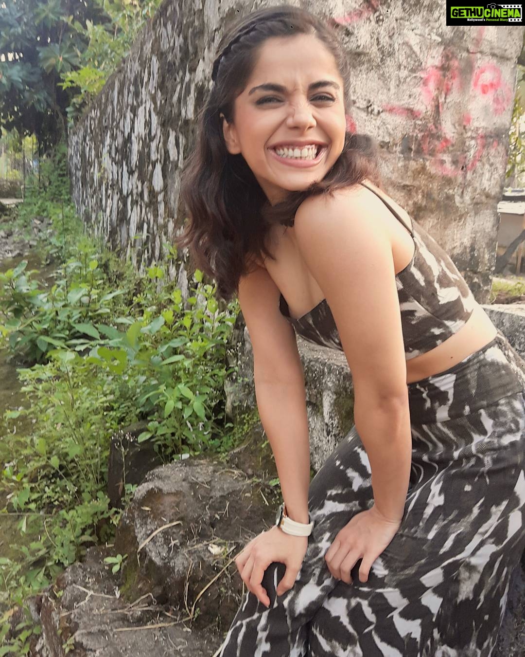 Aparnaa Bajpai Instagram - At my goofy best. On set #juliet