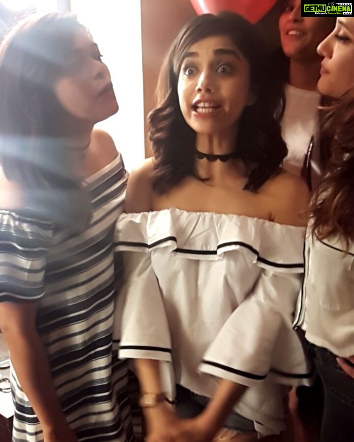 Aparnaa Bajpai Instagram - Thank you for last night @kirti775 @devikamm @kanikakotnala @meedisha